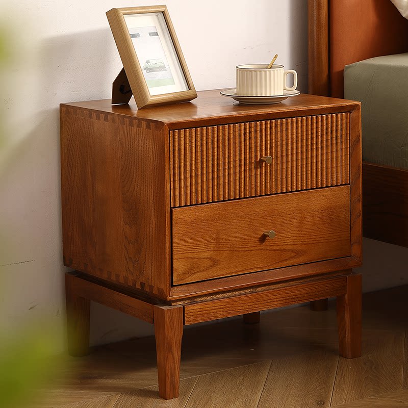 Solid Wood Nightstand 2 Drawers - Retro-Nachttische aus massivem Holz, Möbel für