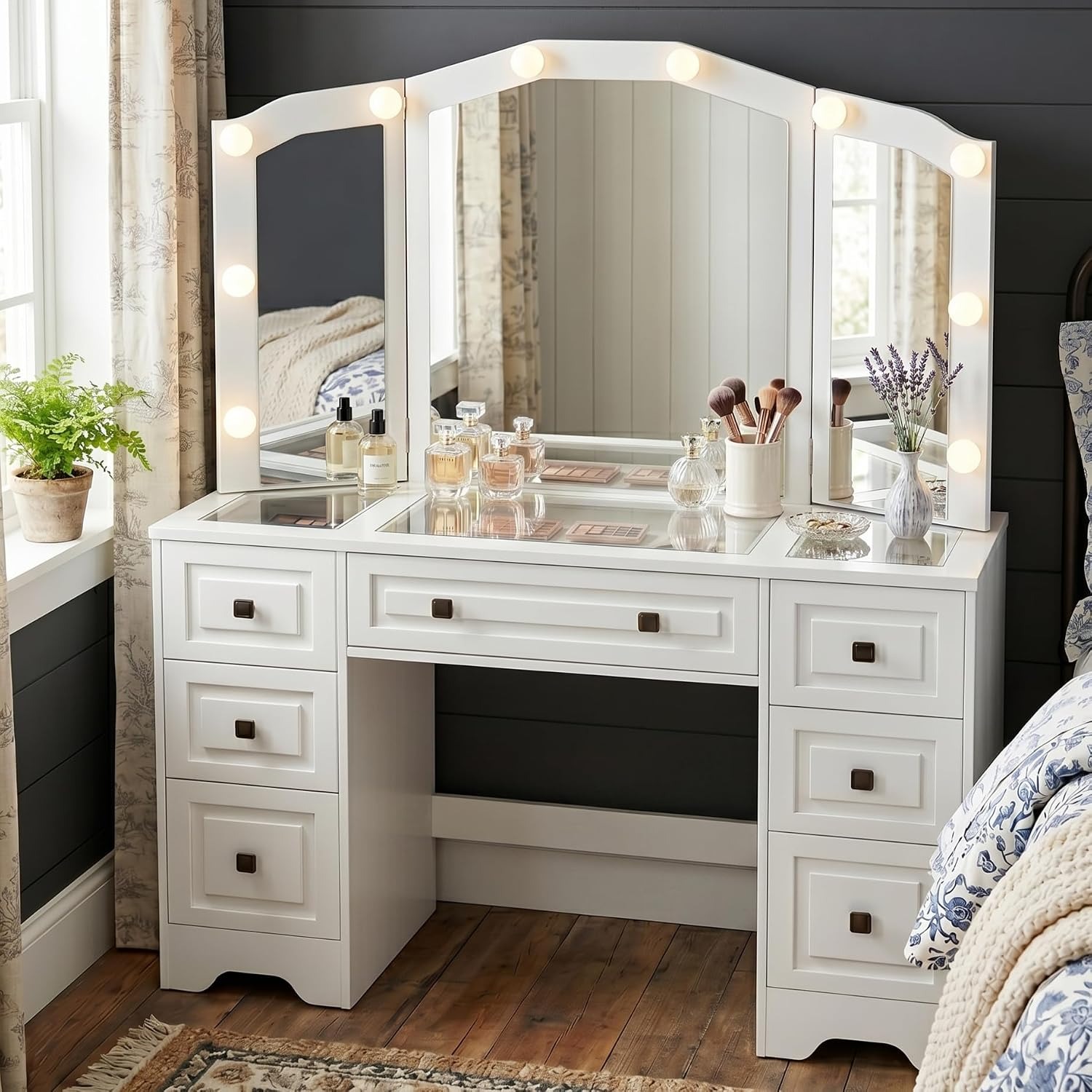 Dressing Table Vanity With Lighted Mirror - Beleuchteter Schminktisch, Dreifach-Klappspiegel, 5 Schubladen, Steckdosen